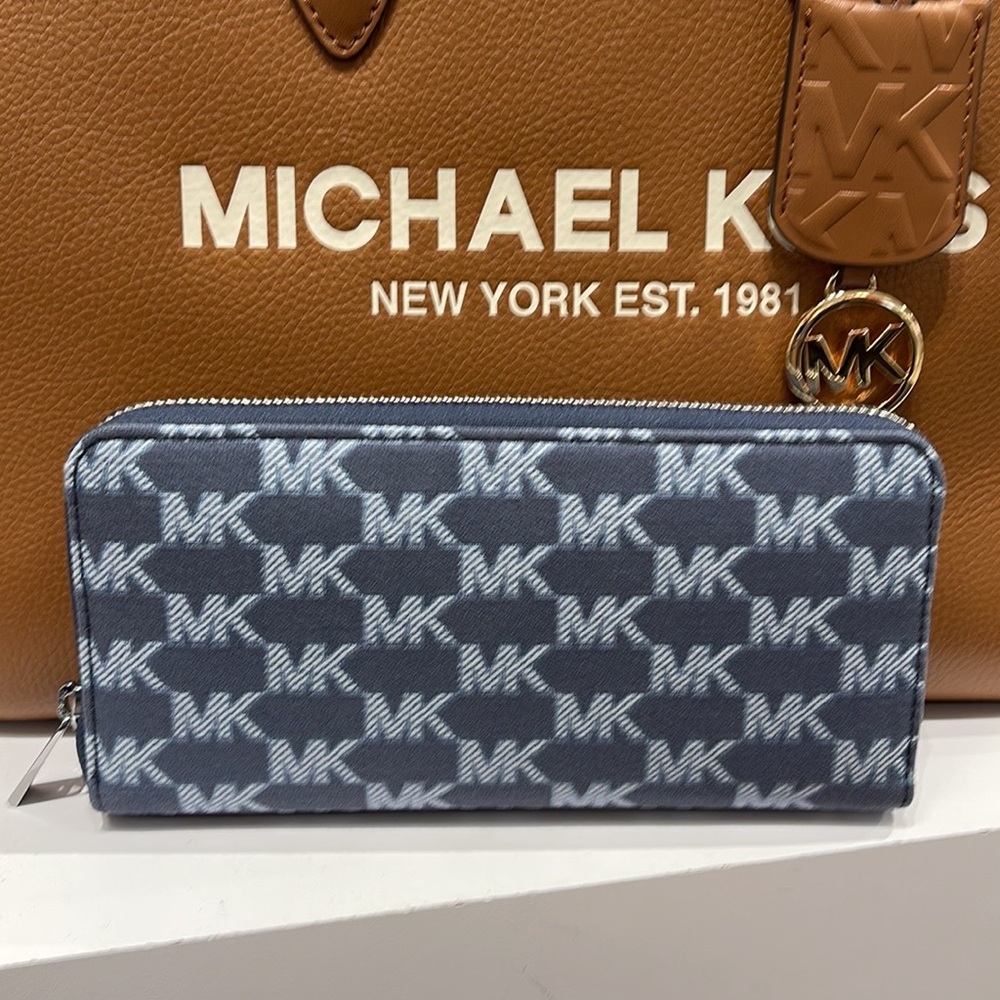 Michael Kors Men’s Women’s Cooper Tech Zip Around Continental Wallet
Navy Multi - Picture 2 of 16